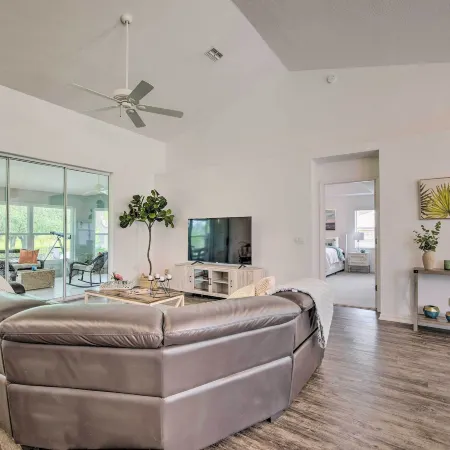 Crystal River Gem Near Three Sisters Springs!