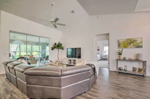 Crystal River Gem Near Three Sisters Springs! - Pet-friendly