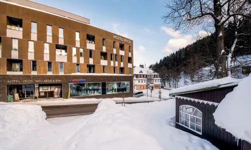 Hotel Pecr Well