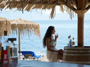 Makis Inn Resort
