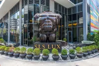 SLS Lux Brickell Hotels near Bayfront Park