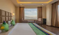 Treebo the Northern Retreat Resort with Mountain View - شرفة