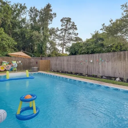 Paradise Near Beach w/Private Pool sleeps 12