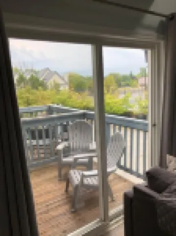 Artistic Hillside Loft