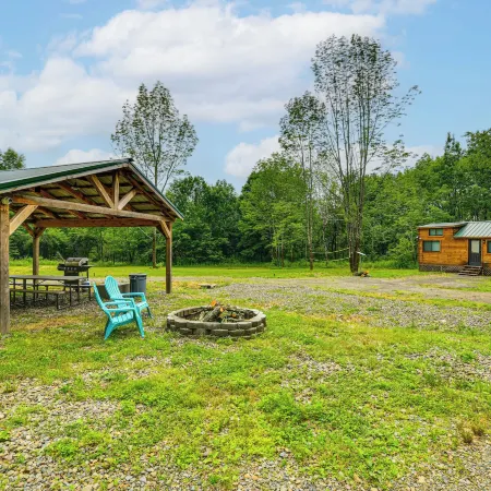 Catskills Tiny Home Cabin: Surrounded by Nature!
