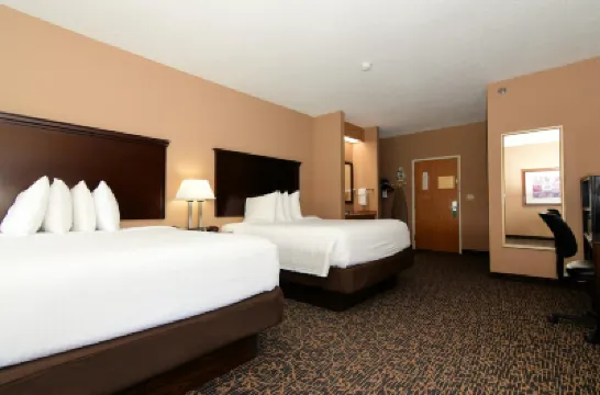 Cobblestone Inn & Suites - Denison | Majestic Hills Hotel a 