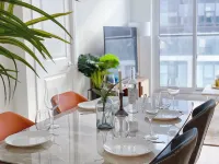 INFIVILLA Suites Eaton Center Отели рядом с достопримечательностью «Йонг-Дундас»