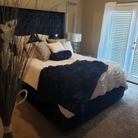 Lovely 2 Bedroom condo with marina view and pool