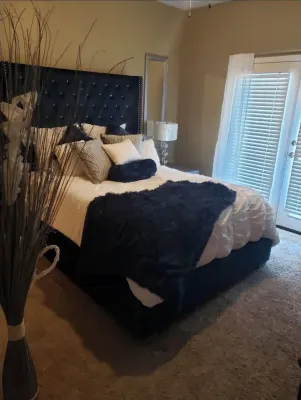 Lovely 2 Bedroom condo with marina view and pool