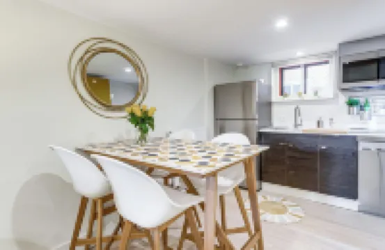 距丹佛市中心2英里：時尚寶石帶壁爐！