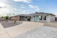 Indianola Oasis Private Pool, Outdoor Living & Old Town Access