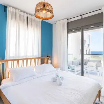 Stylish Seaside Escape with Balcony