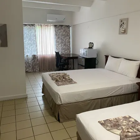 Pineapple Court Hotel