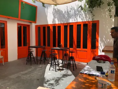 더 크랜베리스 호스텔 보드룸  호텔