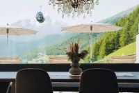 Grünwald Resort Sölden - Ferienwohnungen & Chalets mit Pool an der Skipiste - Frühstück
