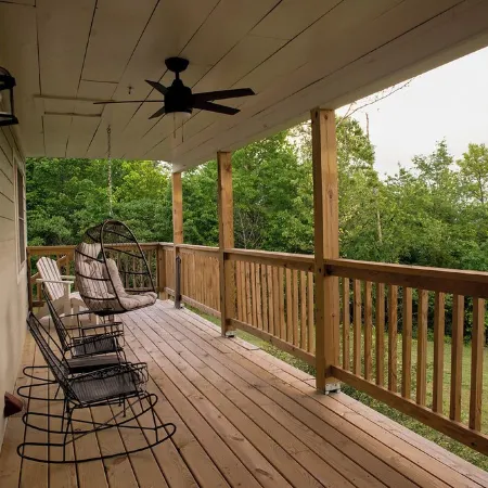 Charming 3-bedroom cabin with a view, AC/wifi located near Mountain View