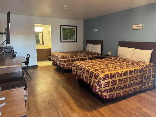 Spanish Trails Inn - 2-Star