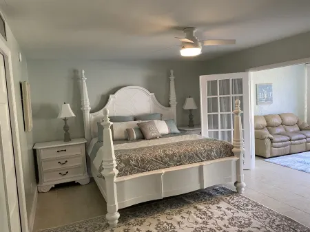 Ocean Gallery-Spacious Ground Floor Big Sur-lagoon view, only steps to the beach