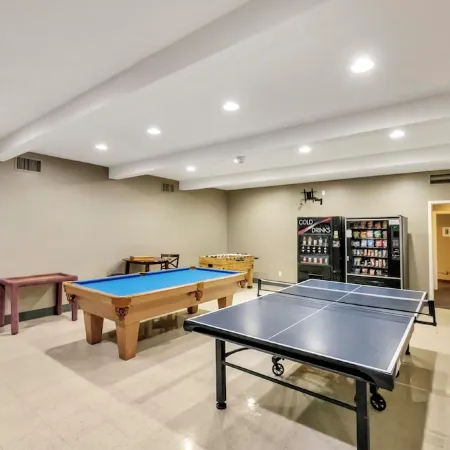 Tempe Lakes Vacation Special!  Heated Pool, Spa, Pickleball, Gym + Near ASU