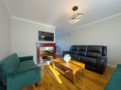 House - Sleeps 7 Private Garden & Parking فنادق في بازيلدون