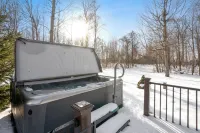 Peaceful A-Frame w/ Hot Tub, Game Room & Loft – Near Dining, Shopping & YSU