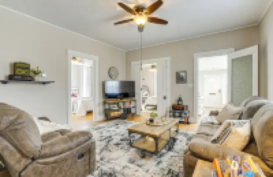 帶圍欄後院的家，距路易斯維爾市中心6英里！