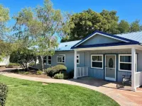3 bedroom, 2 bath West Side Paso home! Located on the beautiful Songs Vineyard! Hotels near Kiler Ridge Olive Farm