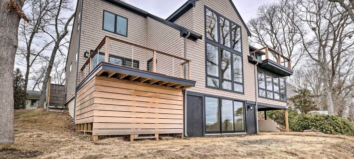 Waterfront Hyannis Home 1 Mi to Ferry and Beach! Hoteles en Hyannis