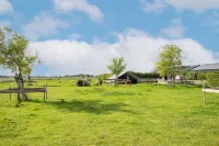 Atmospheric haystack in the Green Heart. Các khách sạn ở Alphen aan den Rijn