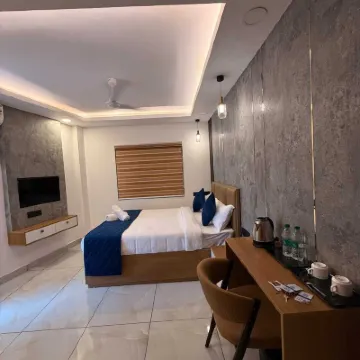 Pepper Coast Luxury Business Hotel Hotels near LuLu Mall
