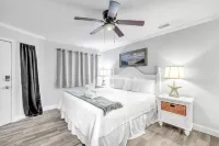 Stunning Views and Resort Amenities - Inviting Island Oasis