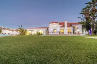 Silver Seahorse Garden Retreat