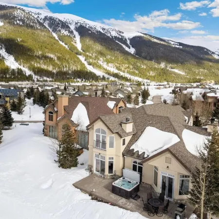 Spectacular Ski-in/Out House on Golf Course! Private Hot Tub w/ Mountain Views!