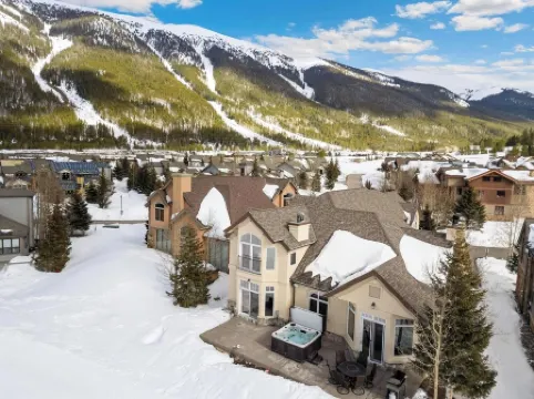 Spectacular Ski-in/Out House on Golf Course! Private Hot Tub w/ Mountain Views!
