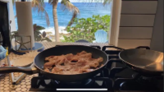 Studio directly on the Cane  Bay Beach ! Wake up to the sounds of the waves !