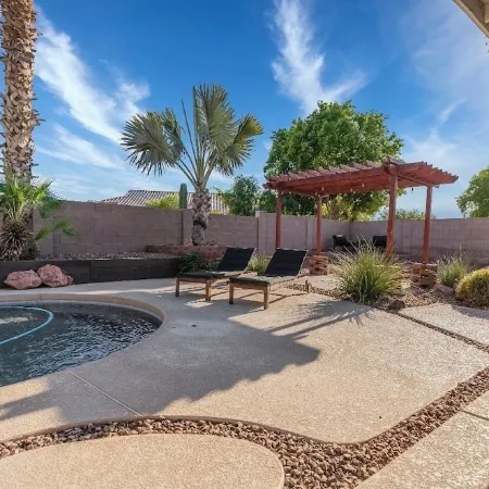 Huge 4 bedroom home filled with entertainment for all!