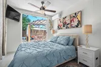 Levittown Onyx: A Jazzy 2-Bedroom Apartment in Toa Baja with WiFi, AC