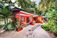 Beach Studio in Playa Grande. Fast WiFi, Cold AC, Full kitchen. Close to beach.