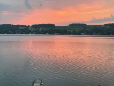 Cozy apartment on Keuka Lake, close to Keuka College, wineries and breweries. Hotels in Jerusalem