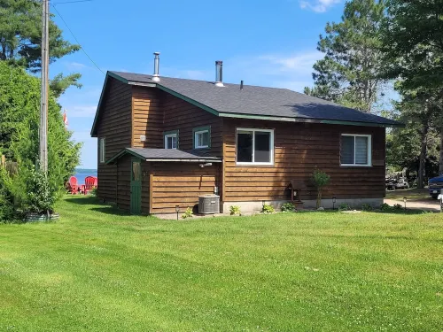 Laurentian Cabin at Pine Ridge Park Hotels in Petawawa