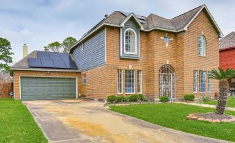 Home 7 Mi to Energy Corridor: Remote-work Ready!