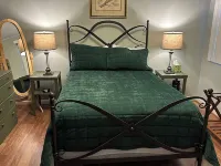 Charming 1-bedroom apartment in brilliant Ellwood City with WiFi, AC Hotels in Lawrence County
