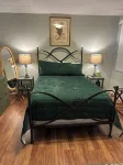 Charming 1-bedroom apartment in brilliant Ellwood City with WiFi, AC