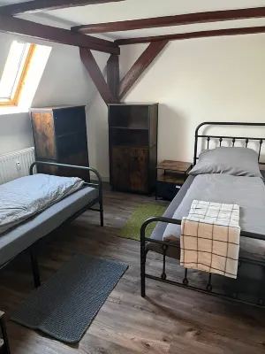 Große, Kürzlich Sanierte 4-zimmer Ferienwohnung / Monteurwohnung Hotels in Crimmitschau