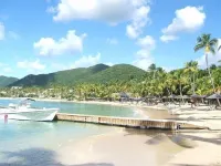 The Caribbean's premier vacation villa on the water in Jolly Harbour - maisons de vacances
