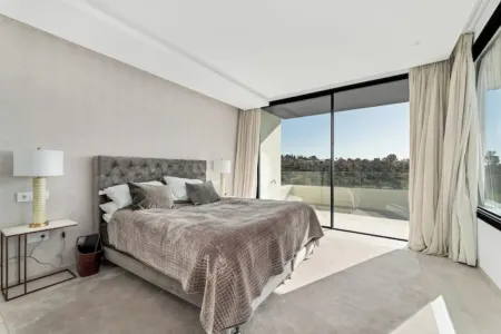 Modern villa: pool, terrace and close to the golf course