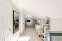 Spacious 4-bedroom house in charming Fayetteville with WiFi