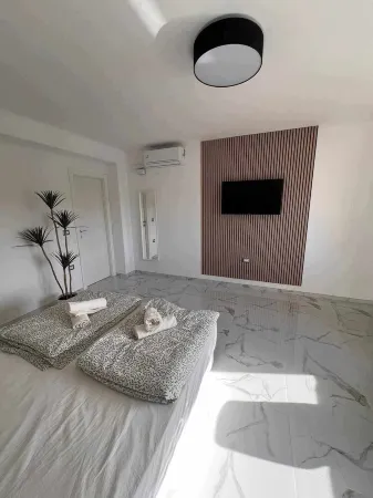 Old Port la Marina - Luna Отели рядом с достопримечательностью «The Righteous of Sicily»