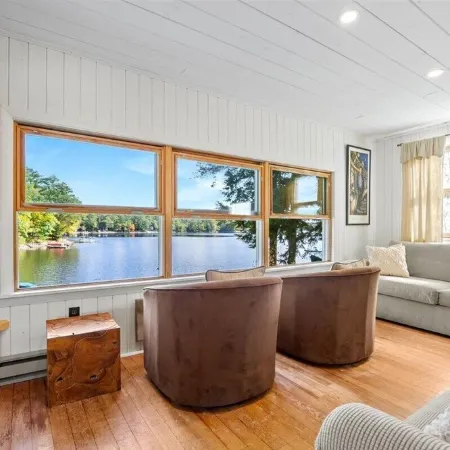 3-Story Lake Front Views! Dock, Hotspring Spa, Outdoor Dining, Watch Our Video! Hotels in Gray