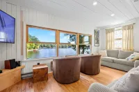 3-story waterfront haven w/ unparalleled views, Hotspring spa, watch our video! Hotels in Gray